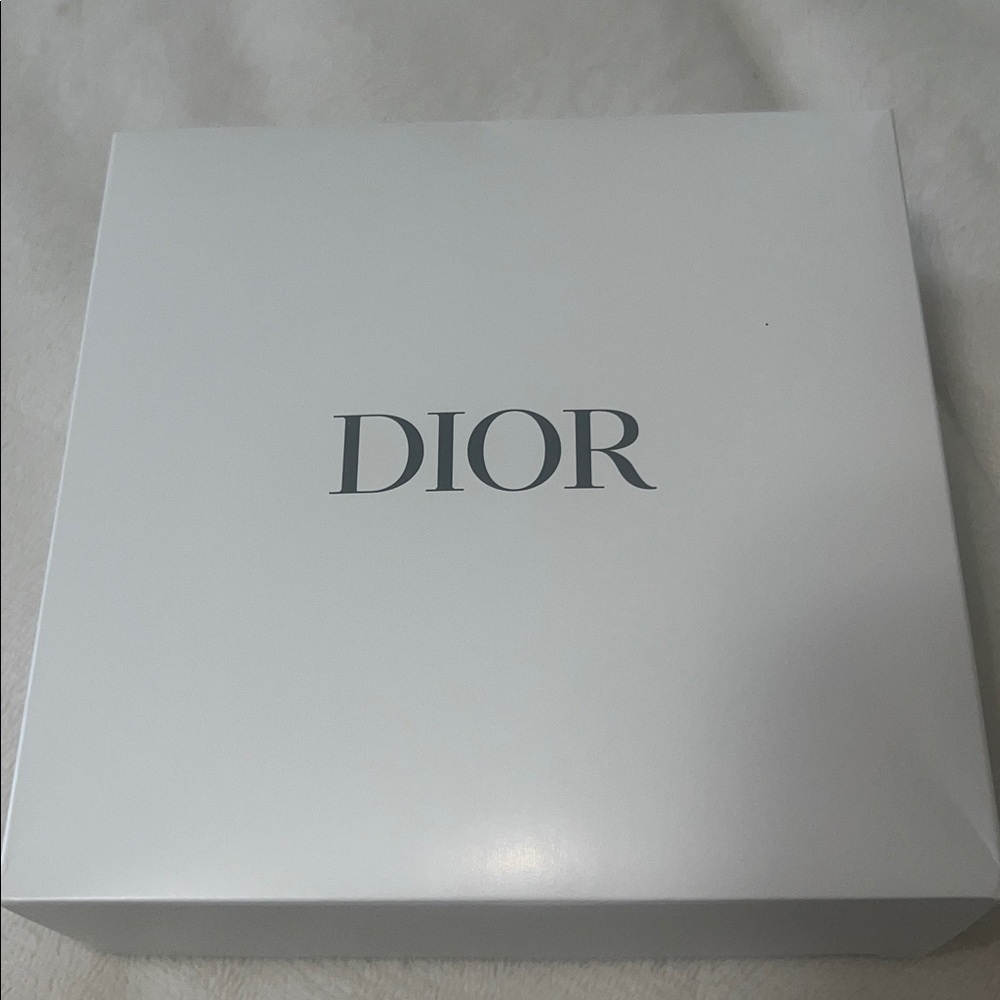 NWB, Dior Star-Shaped Beige and Gold Cosmetic Case - Picture 6 of 6